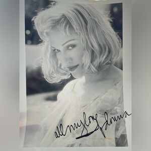 MADONNA - OFFICIAL ICON FAN CLUB 10 × 8
SIGNED FACSIMILIE PHOTO